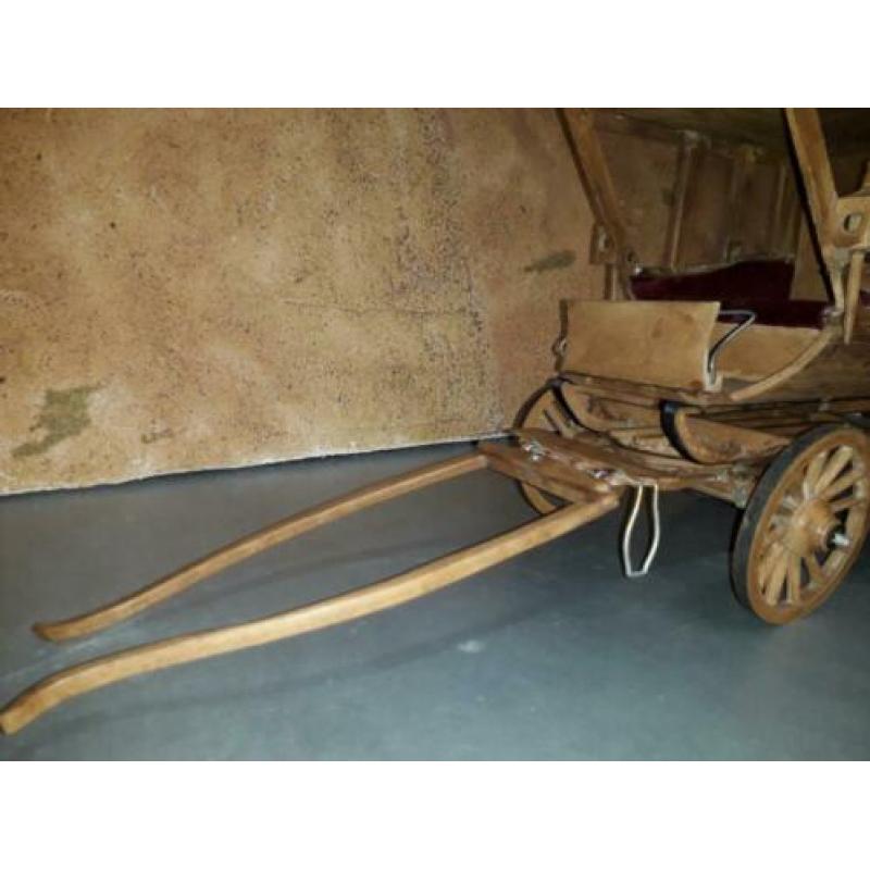 OUDE HOUTEN KOETS MODELin GROTE SCHAAL LANG 47 cm HOOG 23 cm