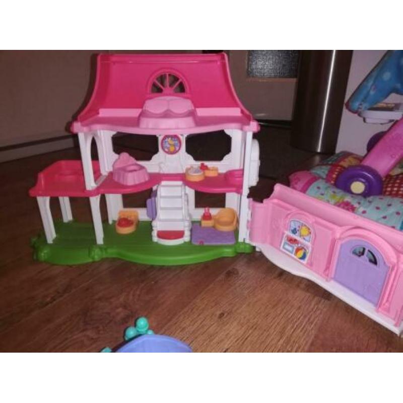 Little people huis, boerderij, 1 grote bus en 2 kleine