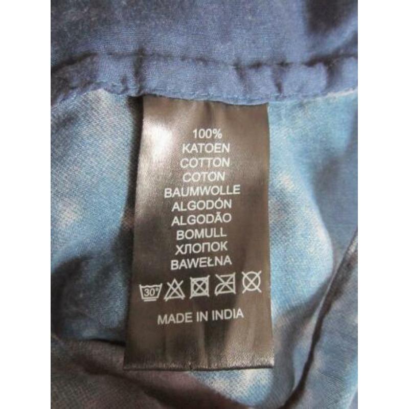 2 Pachtige z.g.a.n. Sjaals, 1 blauw/wit en 1 bruin/beige.