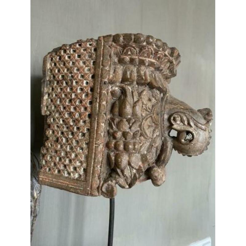 Prachtig zwaar massief oud houten ornament