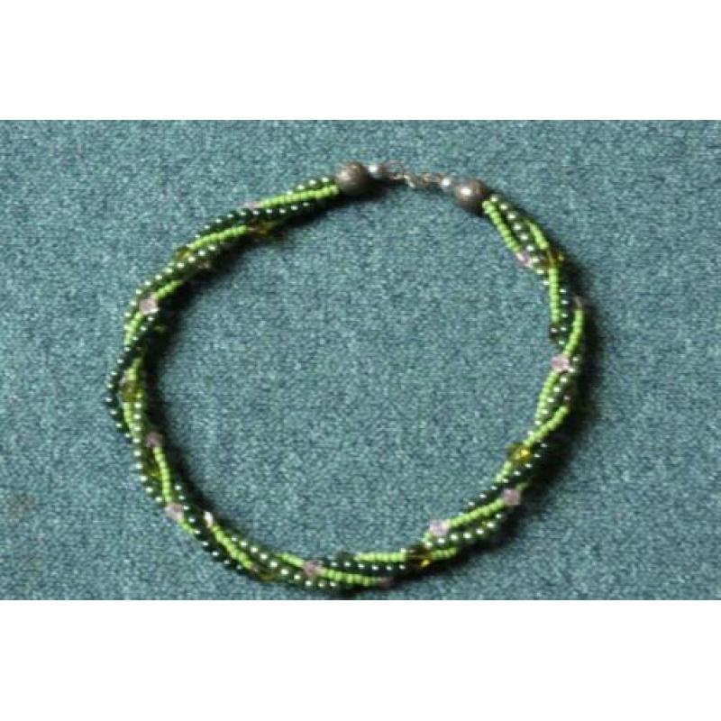Groene kralen ketting 5 verschillende kleuren