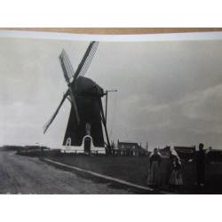 Westkapelle Zeedijk met molen Voor het bombardement