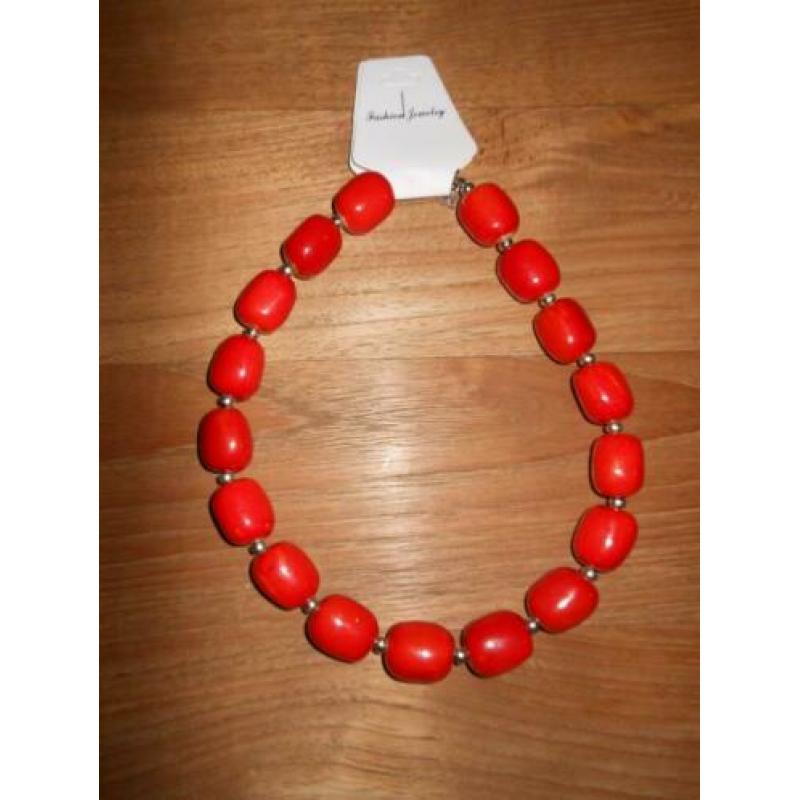 Elegante stijlvolle rode kralen hals ketting
