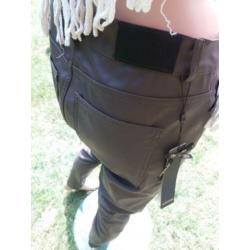 Nieuwe SUPERTRASH leatherlook broek taupe maten 30 en 31