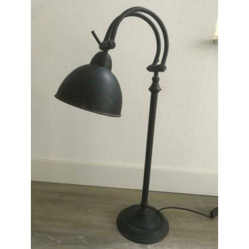 Stoere zwart metalen industrië le tafellamp 75 cm hoog