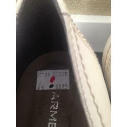 CARMENS nieuwe beige pumps maat 41