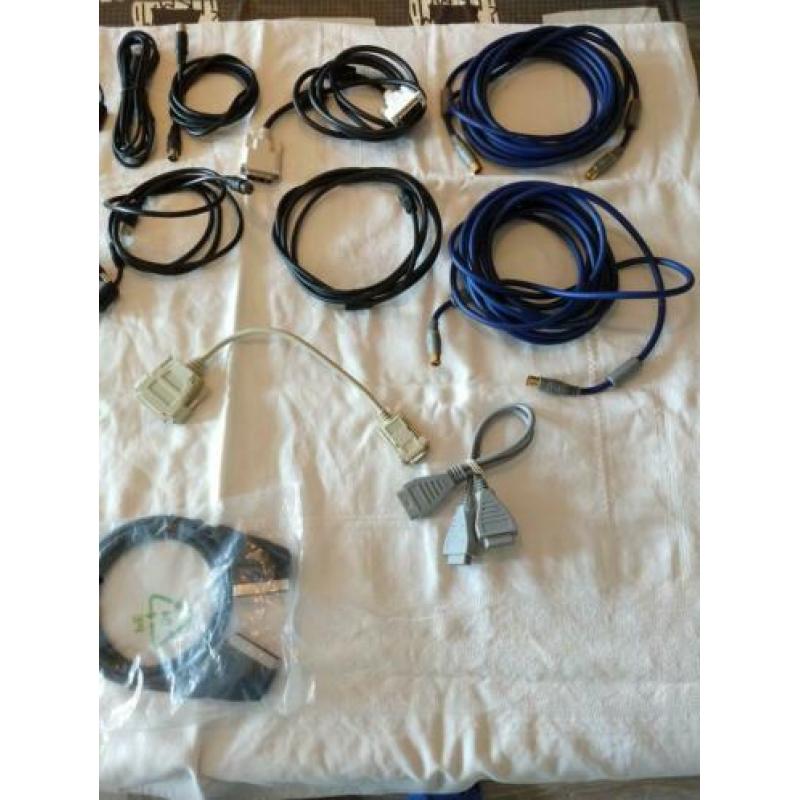 Nieuwe Antenne, Scart, Tulp en USB aansluitkabels