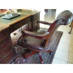 bureaustoel bordeaux rood gecapitonneerde rug H105 B60 zgan