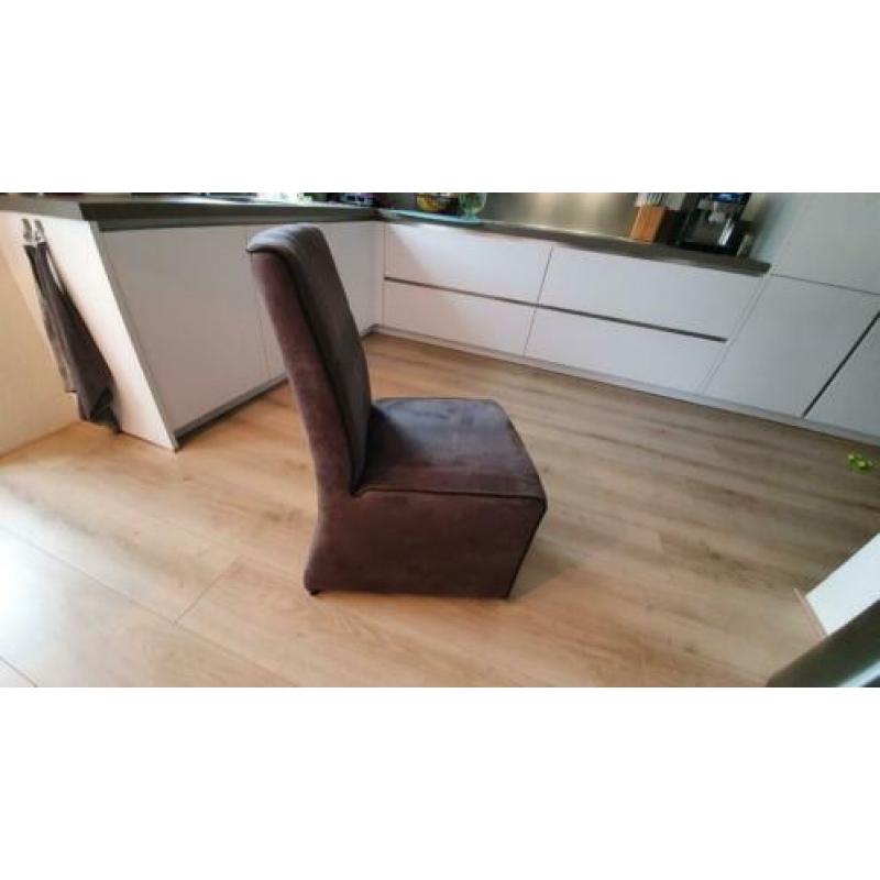 Zes stoelen