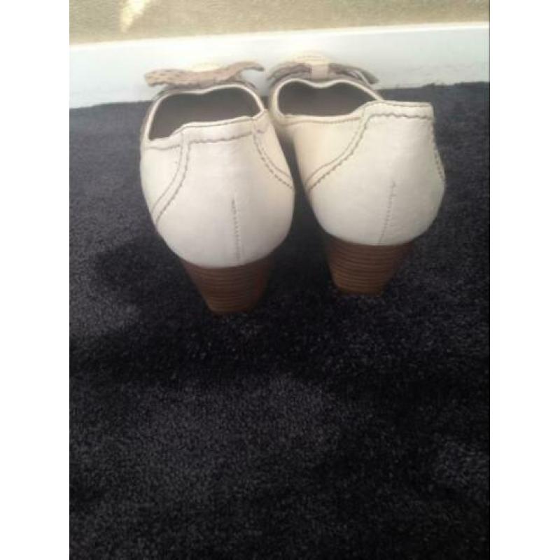 CARMENS nieuwe beige pumps maat 41