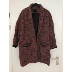 Mooie boucle winterjas van het Franse merk Maje in maat 40