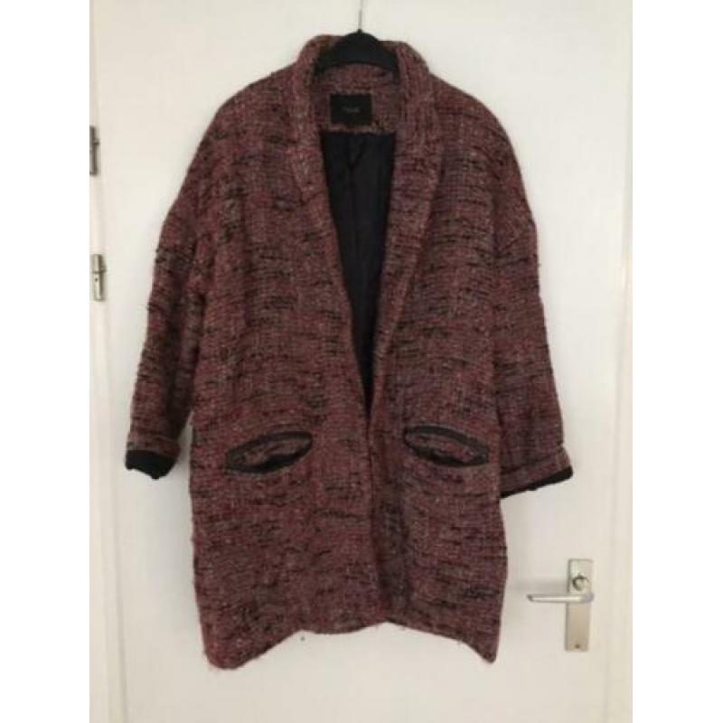 Mooie boucle winterjas van het Franse merk Maje in maat 40