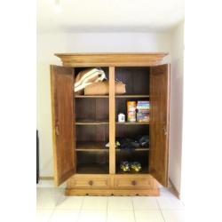 Eiken hoge kast