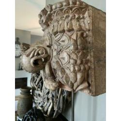 Prachtig zwaar massief oud houten ornament