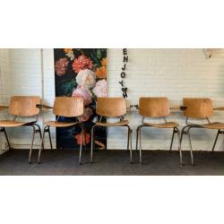 Dutch Design stoelen 315 Kho Liang Le CAR Katwijk opknappers