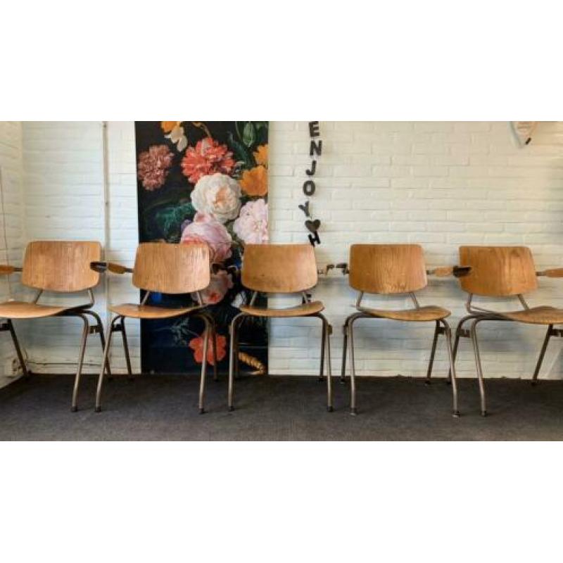 Dutch Design stoelen 315 Kho Liang Le CAR Katwijk opknappers