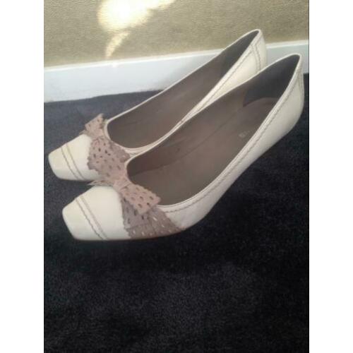 CARMENS nieuwe beige pumps maat 41