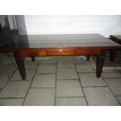 salontafel met zelfde bijzettafel met lades