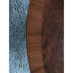 Robuuste ronde salon tafel ingelegd mahoniehout.