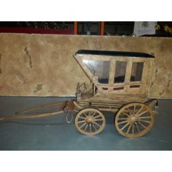 OUDE HOUTEN KOETS MODELin GROTE SCHAAL LANG 47 cm HOOG 23 cm