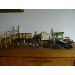 Oude poppenhuisaccessoires divers