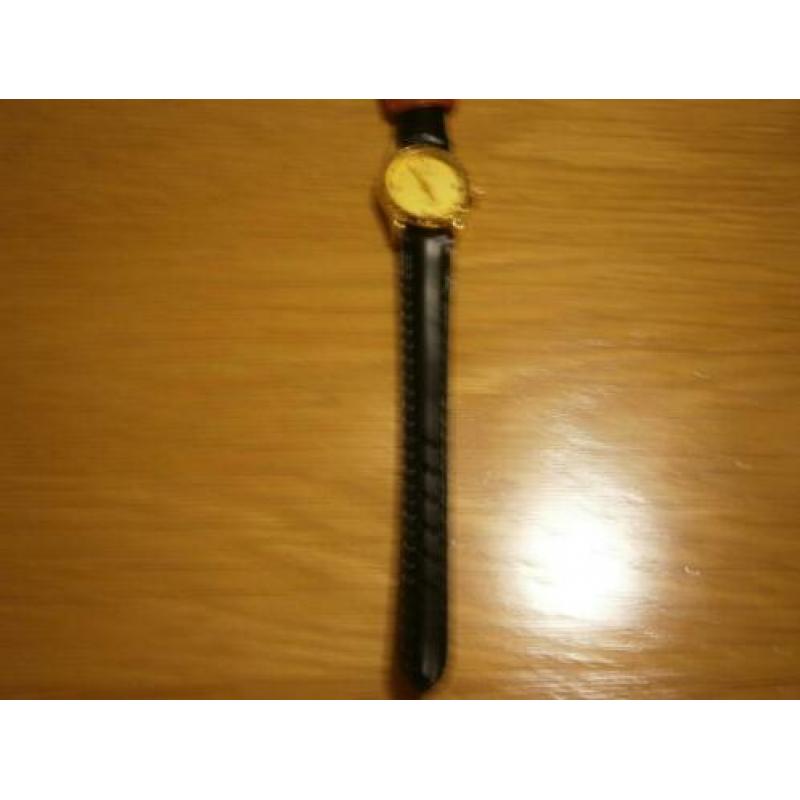 Goudkleurig horloge met zwart bandje