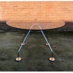 Ronde Tecno -Nomos tafel Sir Norman Foster