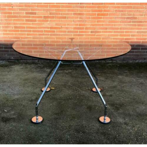 Ronde Tecno -Nomos tafel Sir Norman Foster