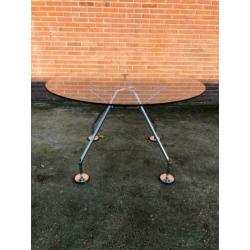 Ronde Tecno -Nomos tafel Sir Norman Foster