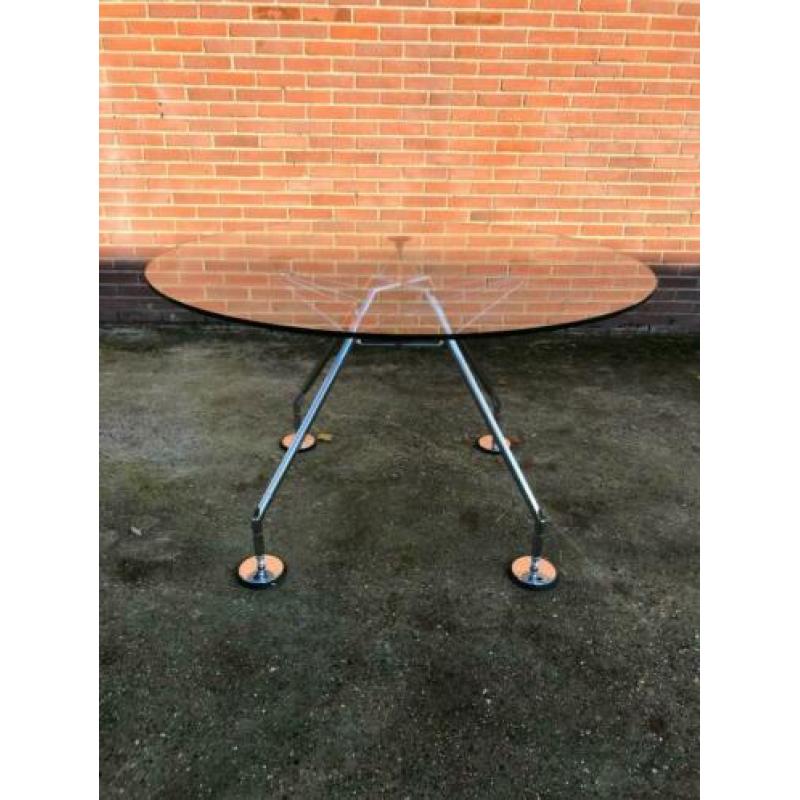 Ronde Tecno -Nomos tafel Sir Norman Foster