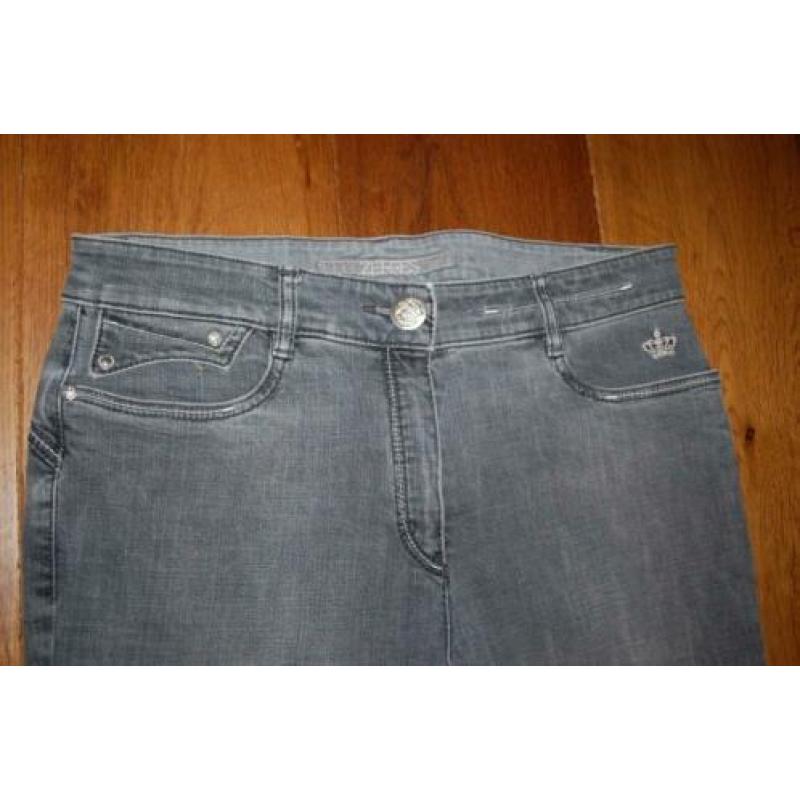 Zerres, leuke grijs jeans capri met stiksels, maat 40