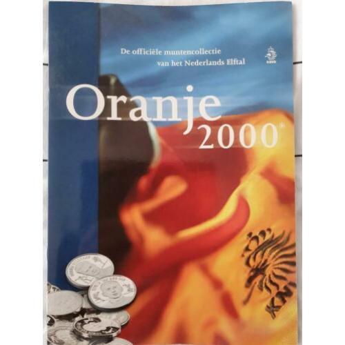 Te koop: Complete verzamelmap ORANJE 2000, alle munten.