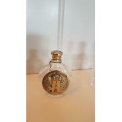 Antieke parfumflesjes met zilveren dop