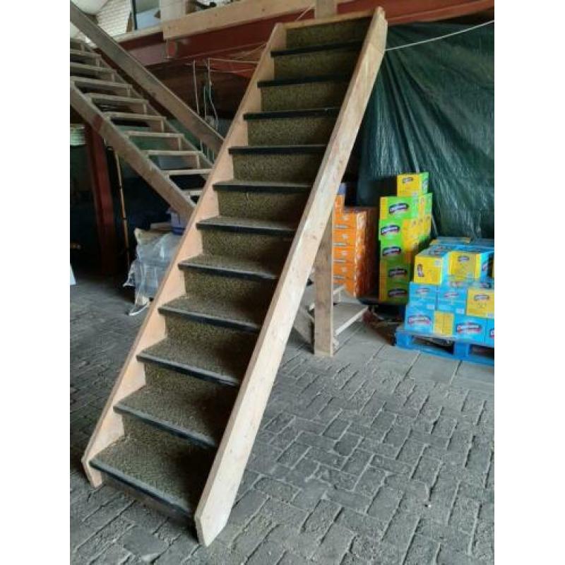 Houten trap zoldertrap bouwtrap