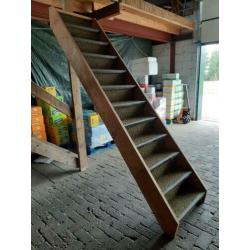 Houten trap zoldertrap bouwtrap
