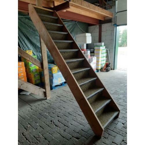 Houten trap zoldertrap bouwtrap