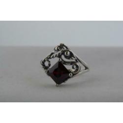 KORTING klassieke zilveren ring met granaat 9