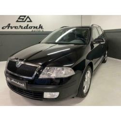Skoda OCTAVIA COMBI 1.6 FSI TOUR *NAP/Cruise/Weinig km*