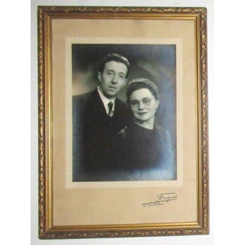 Antiek foto portret in brocante Houten lijst onder glas.