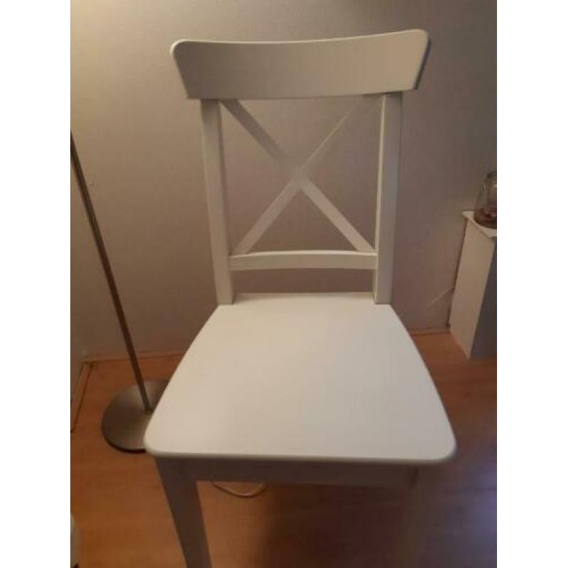 Ikea eettafel met 5 stoelen