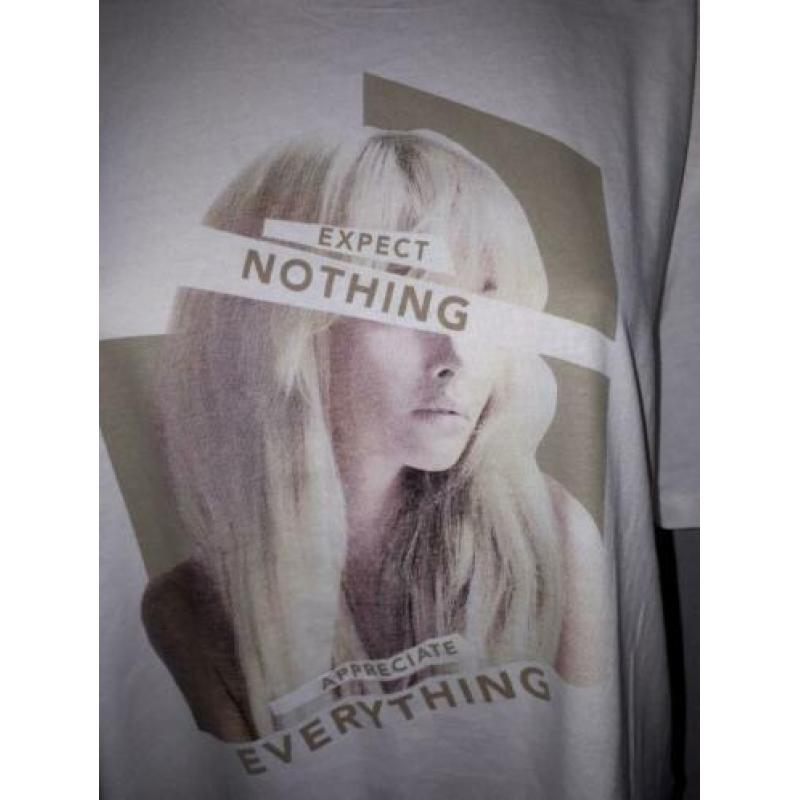 T-shirt gekocht bij de only. Maat M