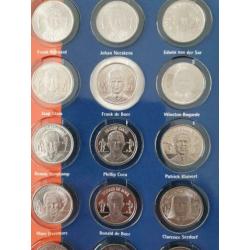 Te koop: Complete verzamelmap ORANJE 2000, alle munten.