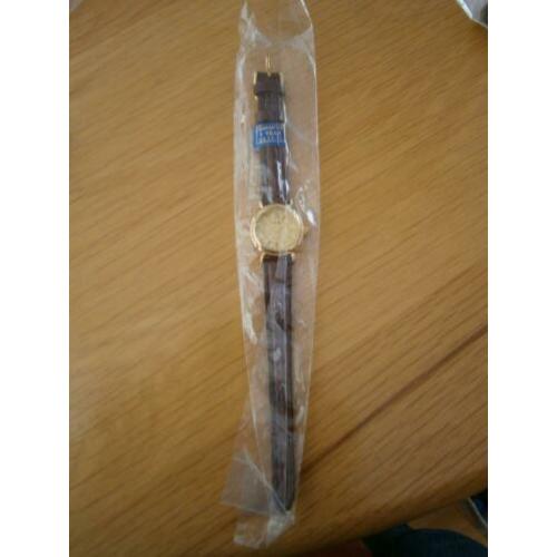 Goudkleurig horloge met zwart bandje