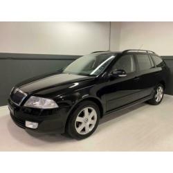 Skoda OCTAVIA COMBI 1.6 FSI TOUR *NAP/Cruise/Weinig km*