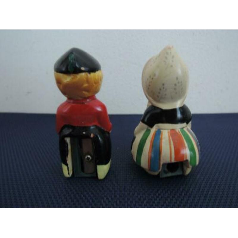 Twee vintage puntenslijpers van gebakken klei