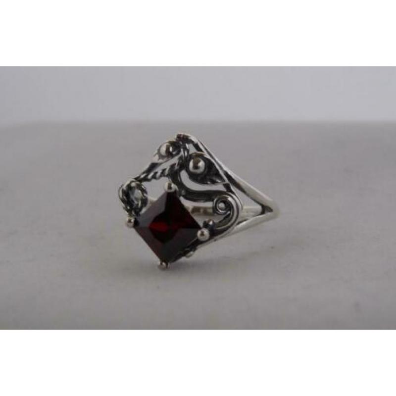 KORTING klassieke zilveren ring met granaat 9