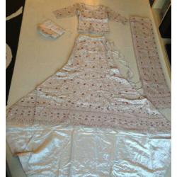 Lehenga met sleep salwaar kameez sari saree anarkali