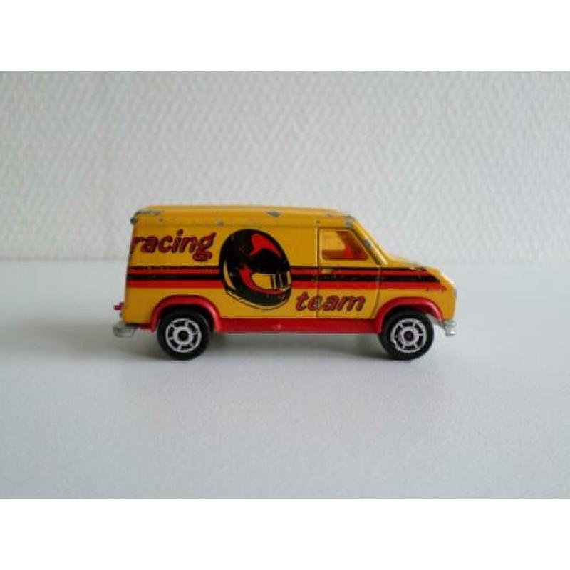 Fourgon geel Racing Team 1:65 Majorette (zonder ovp)