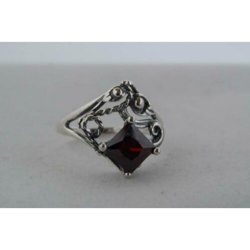 KORTING klassieke zilveren ring met granaat 9