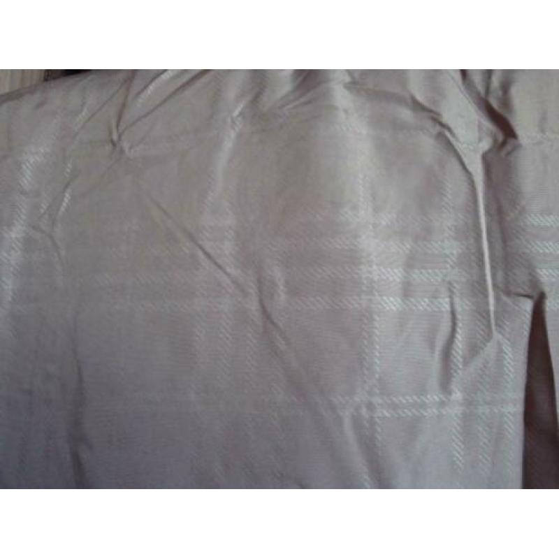Warme nieuwe beige winterjas met een blokje. One size